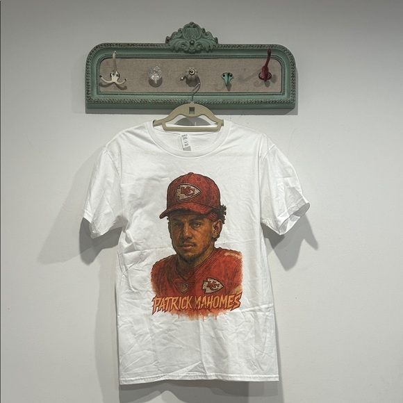 Other - Patrick Mahomes Kansas City chiefs White Graphic T-Shirt short sleeve small nwot